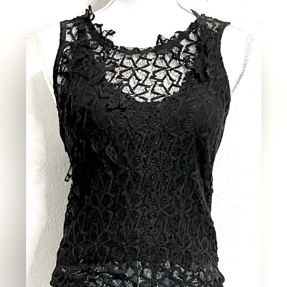 GAP Tops - GAP LACE FRONT TANK